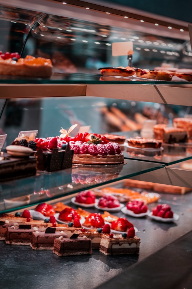 ショーケースのスイーツ